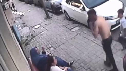 Kendisini şikayet eden engelliyi benzin dökerek yaktı