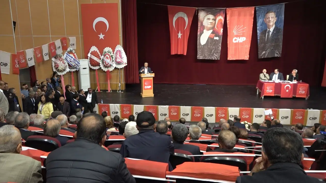 Sivas'ta CHP kongresinde gerginlik