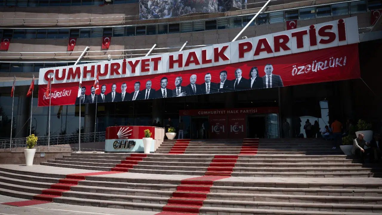 Kurultay davasında salon değişikliği kararı