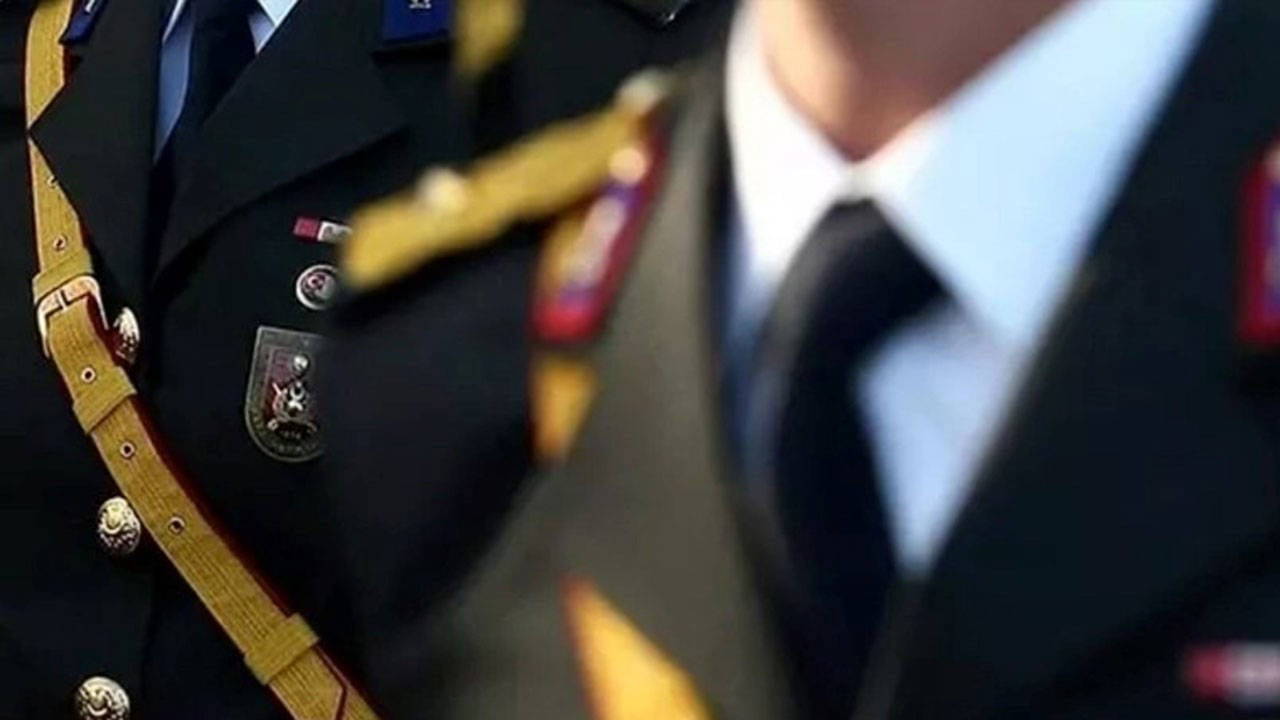 ‘Atatürk fotoğrafını yakalarına takacaklar mı?’