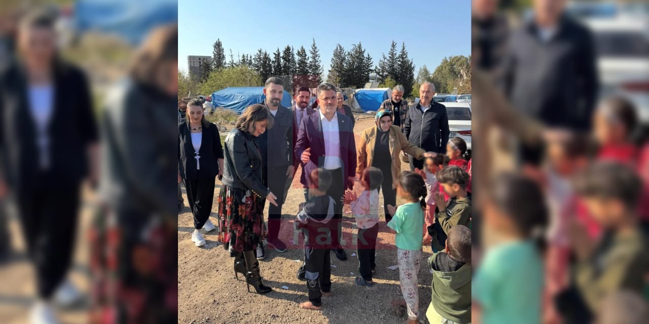 AKP'li ismin gösterişi tepki çekti! Ayağındaki 80 bin liralık botla yalın ayaklı çocuklara yardıma gitti!