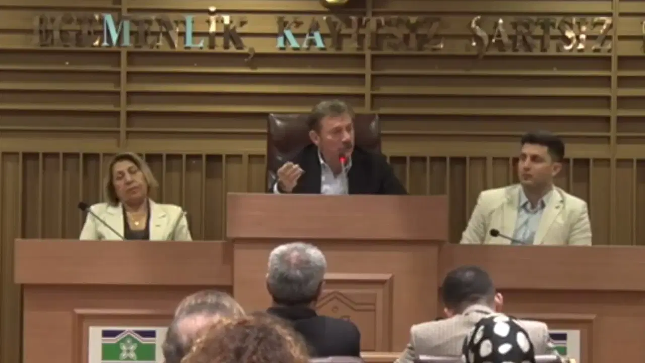 AKP'li belediye başkanından, CHP'li vekile çirkin sözler!