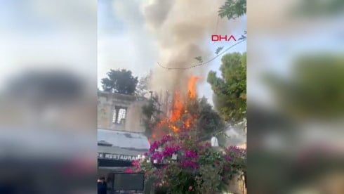 Sultanahmet Meydanı'nda restoran yangını