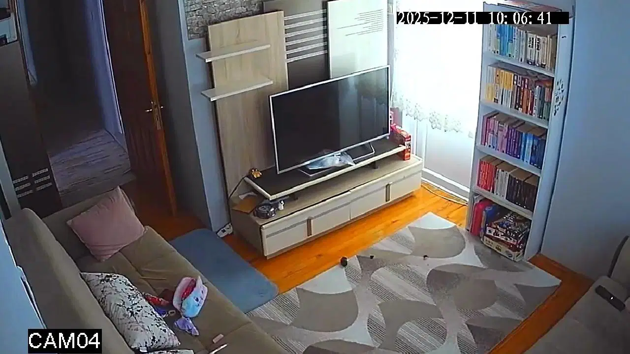 Balıkesir’de korkutan deprem... Sarsıntının şiddeti kameralara böyle yansıdı!