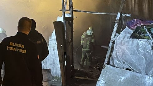 Barakada yangın! Şans eseri kurtuldu