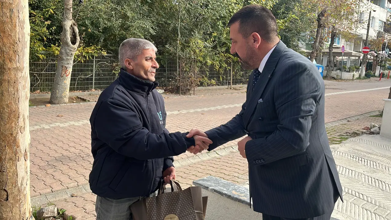 Temizlik görevlisi kargo paketinde 60 bin dolar buldu