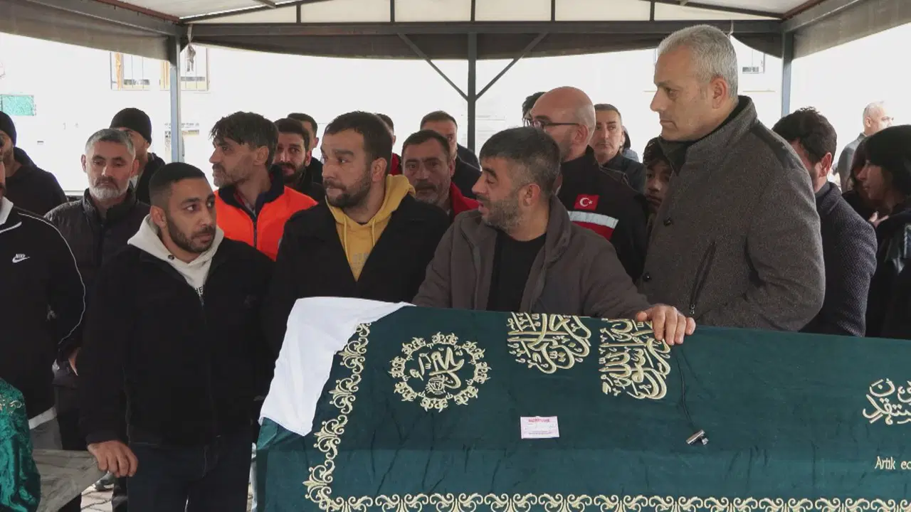 Yanarak ölen 3 kardeşe veda