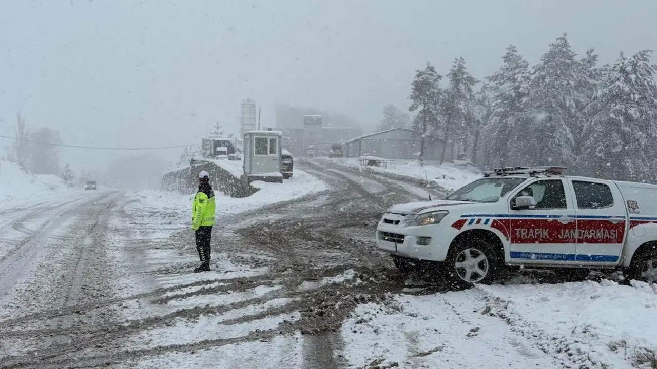 Zonguldak'ta yoğun kar: 81 köy yolu ulaşıma kapandı