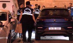 Otomobil içinde yanındaki kişinin silahlı saldırısına uğradı