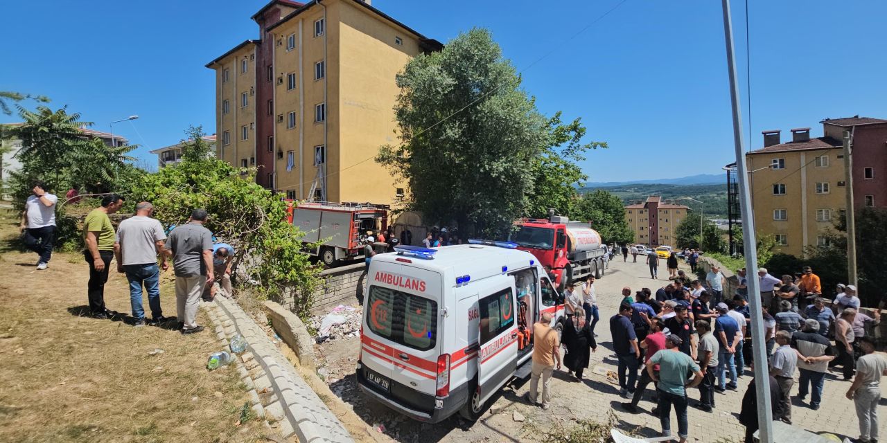 5 katlı binada patlama: 1'i ağır, 5 yaralı
