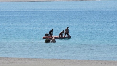 Salda Gölü'nde can pazarı: Genç kız hastaneye kaldırıldı
