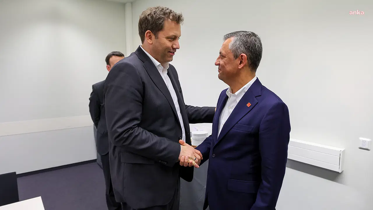 Özel, SPD Eş Genel Başkanı Lars Klingbeil ile görüştü