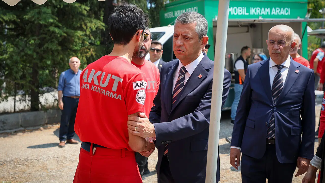 Özel’den AKUT’a taziye ziyareti
