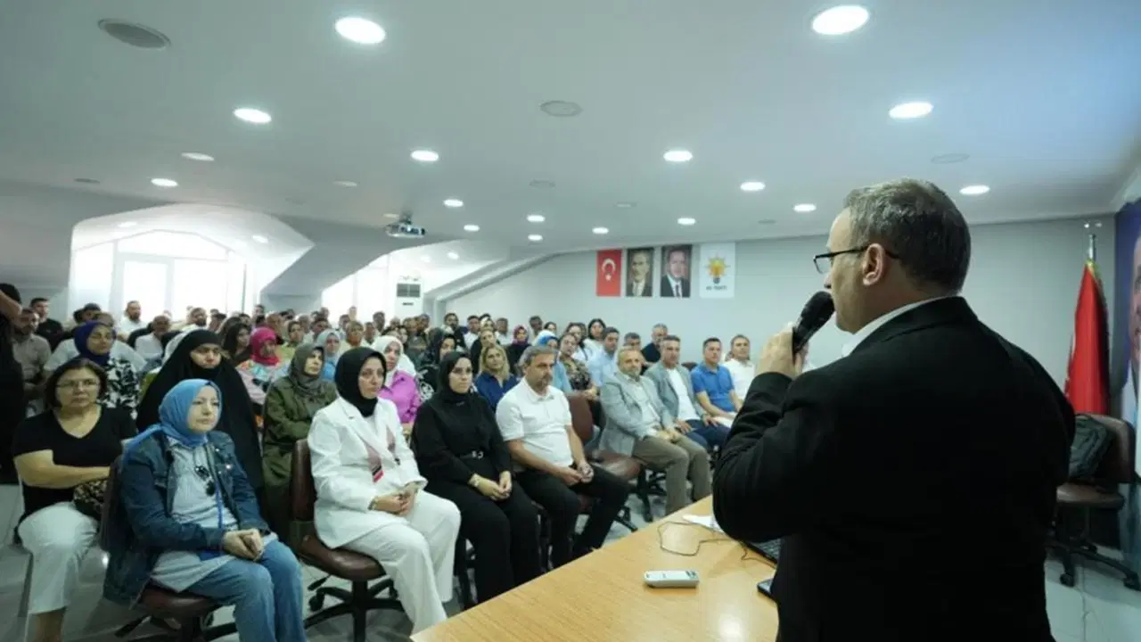 İstanbul'da AKP'den partililere 'sosyal medya' eğitimi