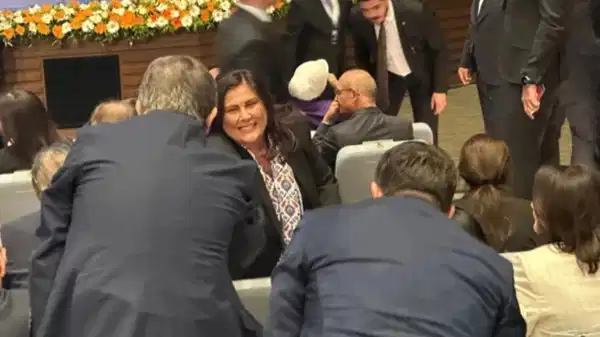Özlem Çerçioğlu'ndan AKP saflarında ilk fotoğraf