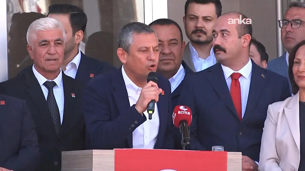 Özgür Özel saat verdi, çağrı yaptı