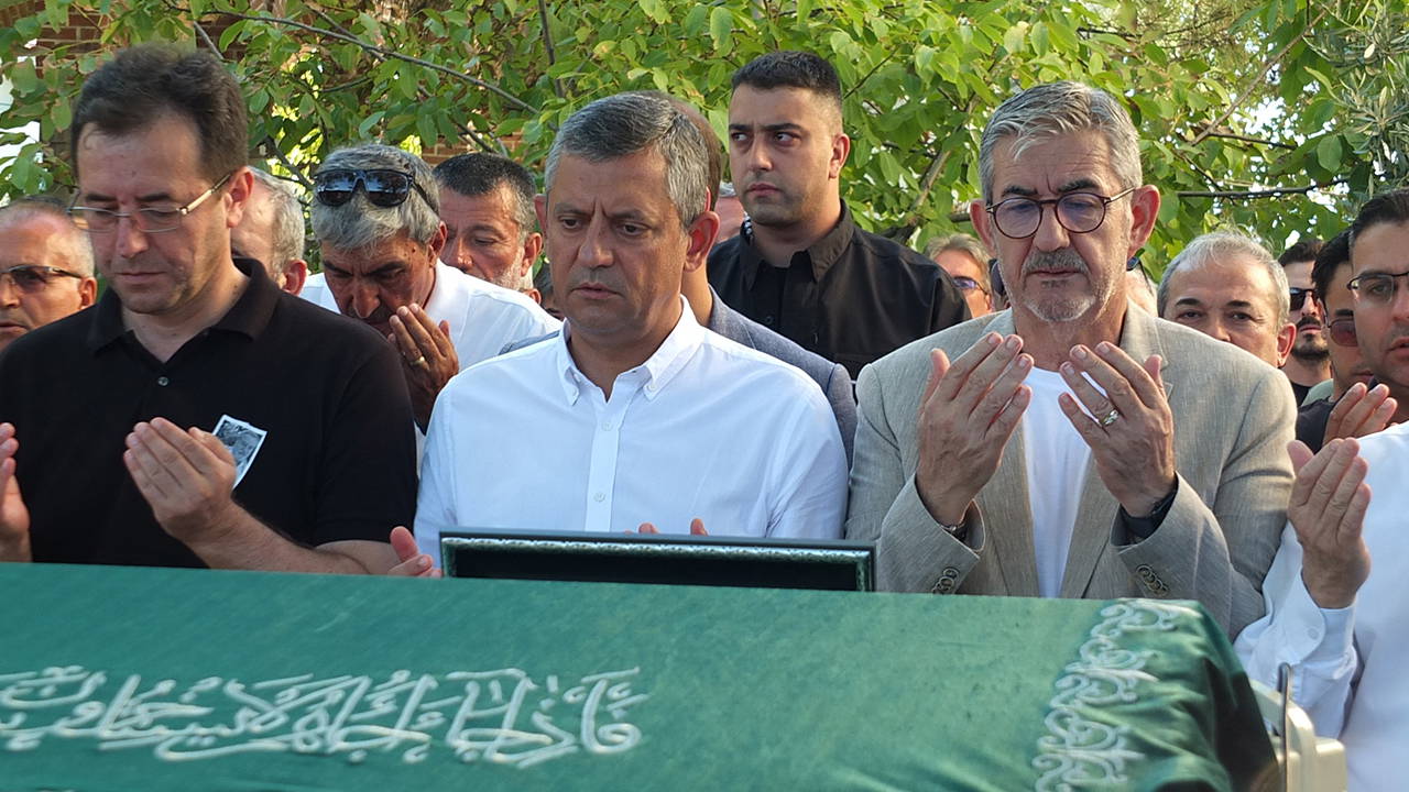 Özgür Özel, Burhaniye'de cenaze törenine katıldı