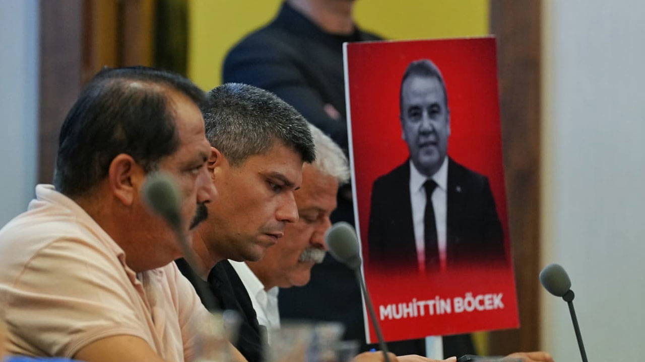 Muhittin Böcek'ten mesaj var: 'Adaletin er yada geç tecelli edeceğine inanıyorum'