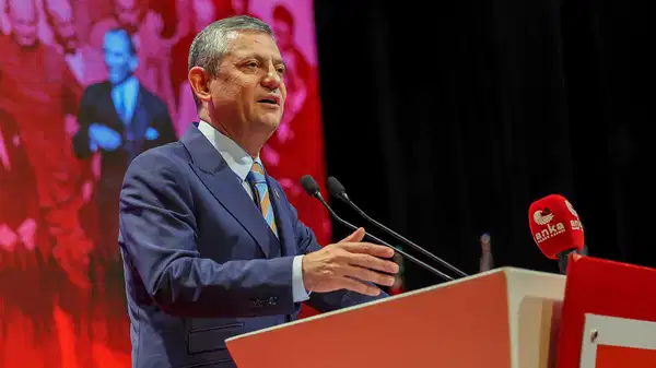 'Kongremiz, İl Başkanımız mahkemelik; binadaki kedimiz de veterinerlik...'