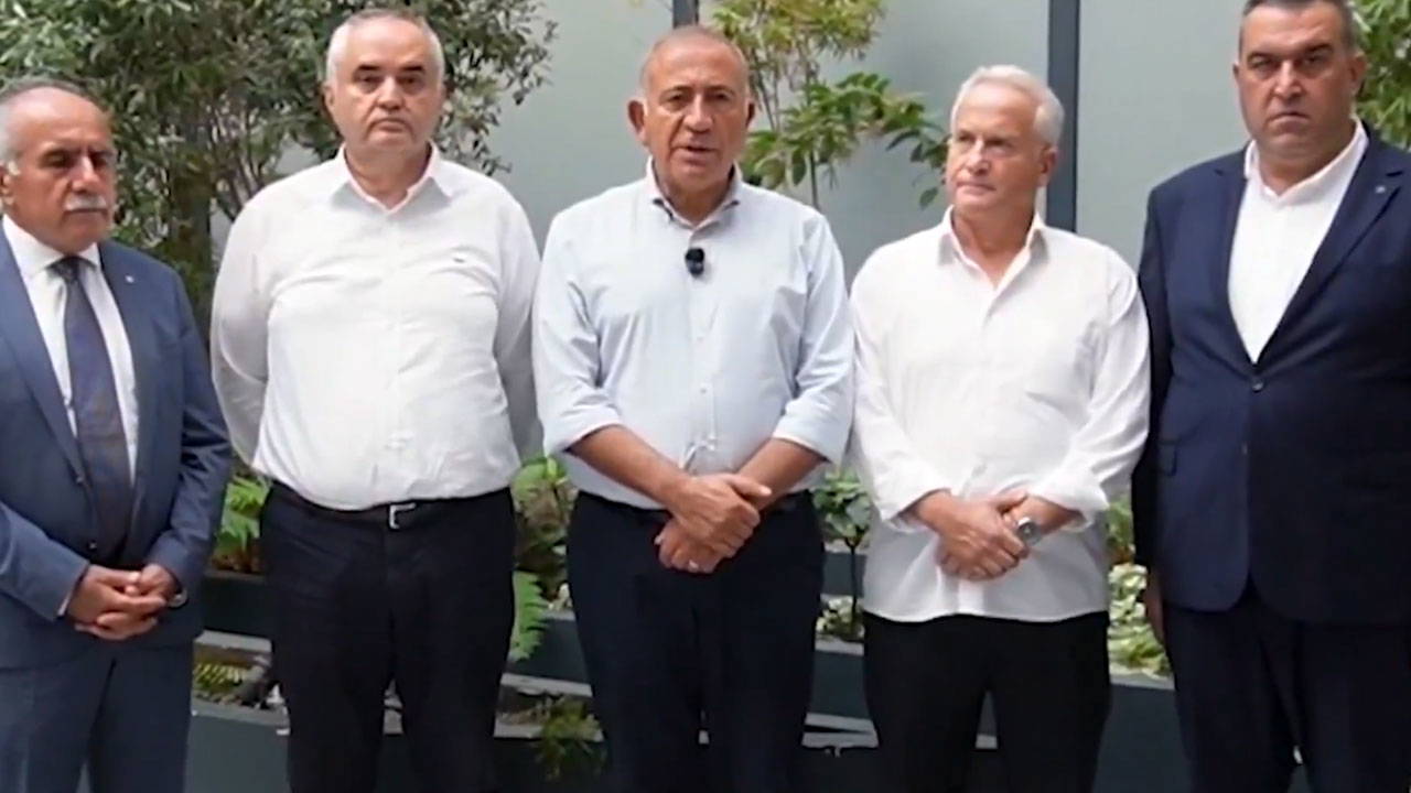 Kayyum heyetinden bir kişi çekilme kararı aldı!