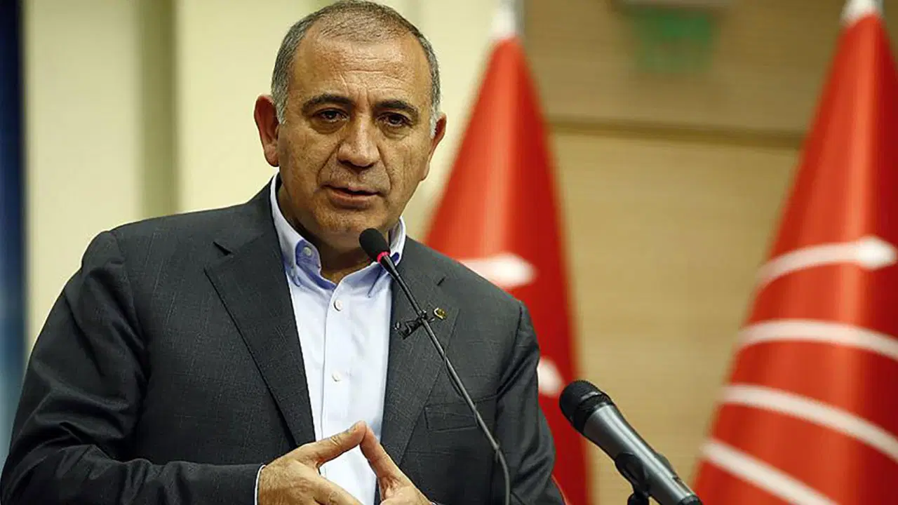 Kayyum olarak atanan Gürsel Tekin bu sefer saat verdi!