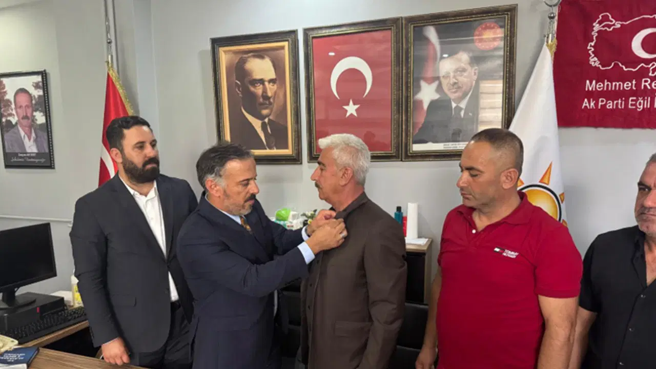 İlçe yönetimi istifa edip AKP’ye geçti
