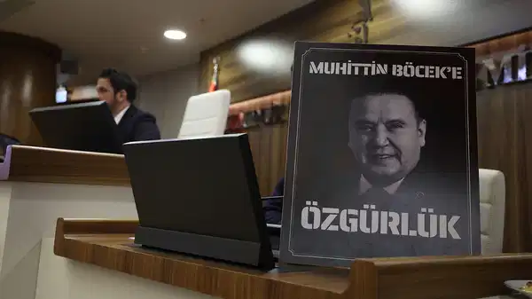 Muhittin Böcek'ten Büyükşehir Meclisi'ne mektup