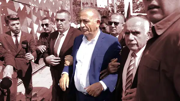 Kayyum Tekin, CHP'nin eski İstanbul İl Binası'na geldi