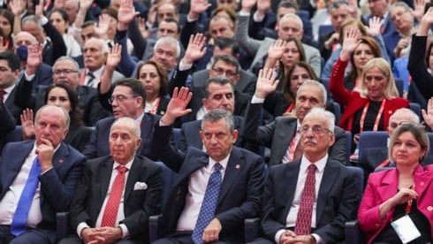 CHP'de satranç hamlesi! Özel istedi yönetim düştü...