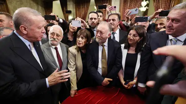 DEM Parti'den 'fotoğraf' eleştirilerine yanıt