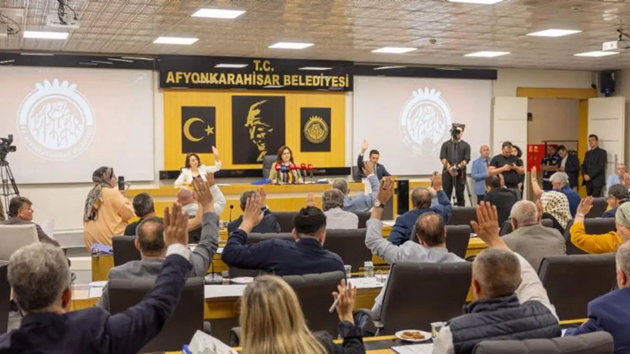 CHP’li meclis üyesine 'para dolu çanta' soruşturması!