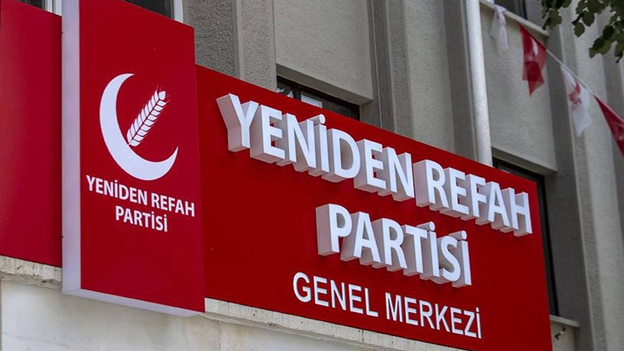 Yeniden Refah Parti'nde istifa depremi!