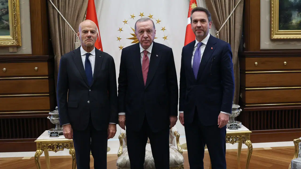 Saray'da dikkat çeken görüşme
