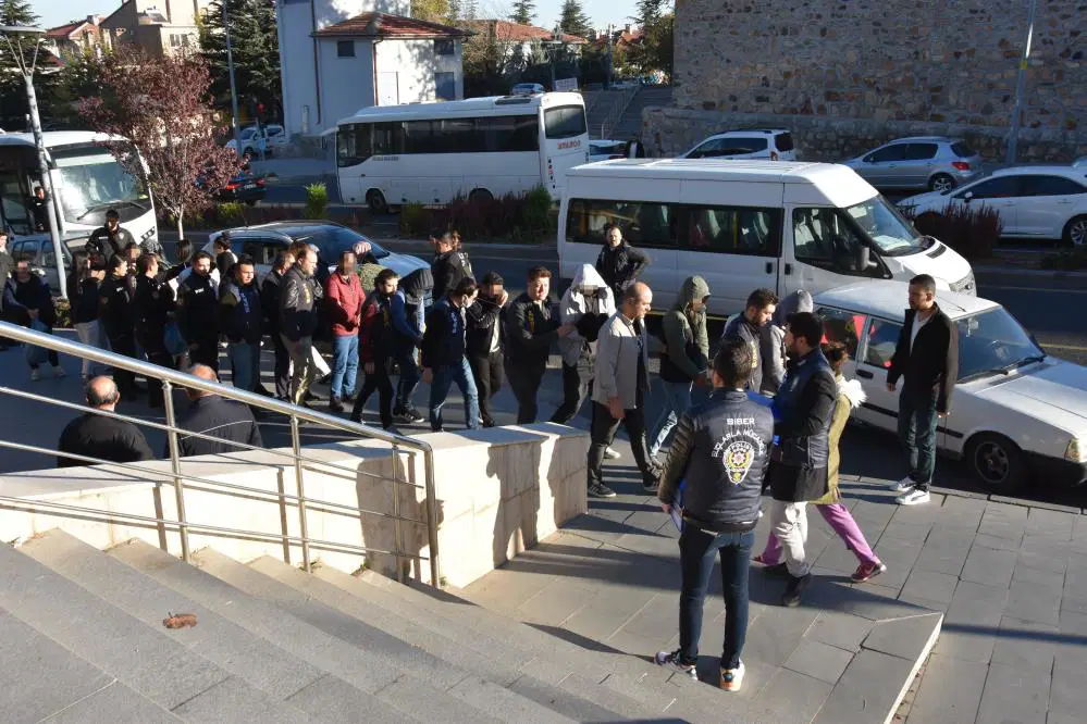 Öğretmen olmak için geldi, çete lideri oldu