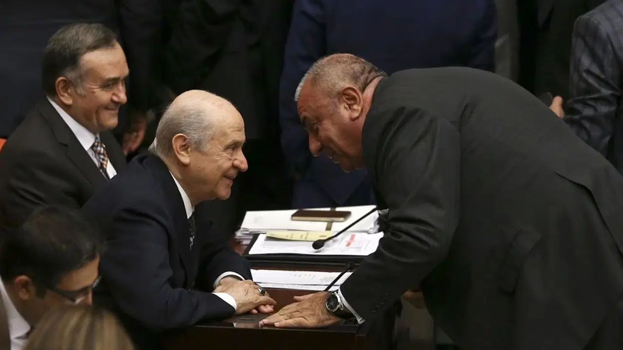 Türkeş'ten 'tebrik' görünümlü manidar paylaşım!