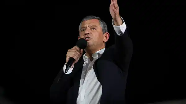 Özgür Özel'den bu akşam için 'saatli' çağrı!