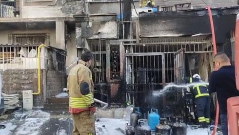 Hatay'da iş yerinde yangın dairelere de sıçradı