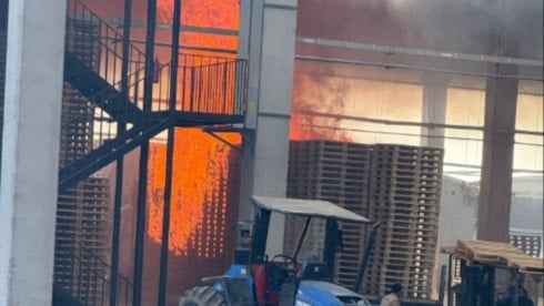 İnegöl’de palet fabrikasında yangın: 1 işçi yaralandı