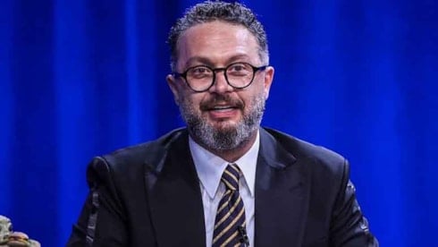 Ünlü sunucuya 16 yaş küçük sevgili... 'Fotoğraf bile koydu'