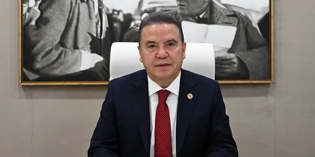 Muhittin Böcek 'acilen' hastaneye kaldırıldı