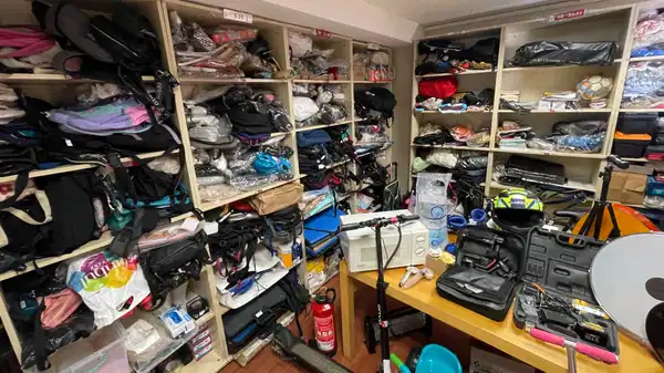 İstanbul'da toplu taşımada unutulan eşyalar sergilendi