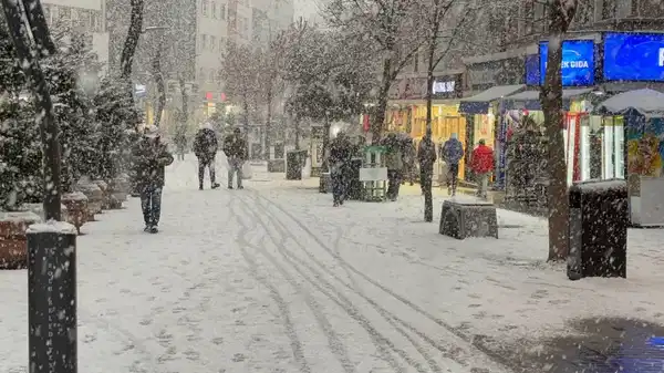 Saat verildi... Valilikten 'yoğun kar' uyarısı: 20 santimi aşacak!