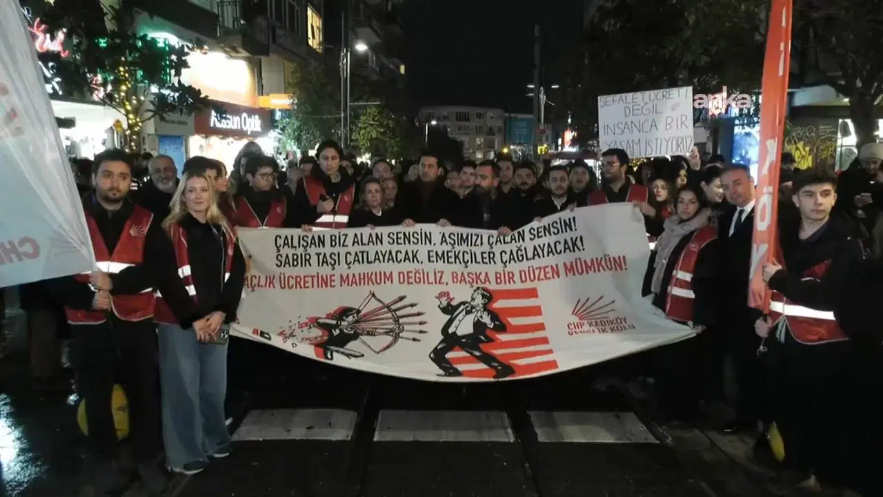 CHP Kadıköy Gençlik Kolları’ndan asgari ücret protestosu