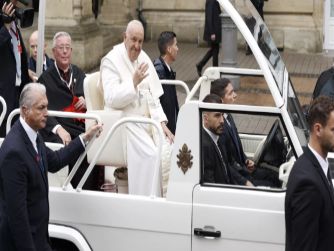 Papa Francis'in papalık arabası isteği üzerine mobil sağlık kliniği oluyor