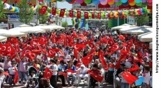 Uyulursa, uyunur ise, Türkiye'ye taciz yapılıyor.Bakınız çocuk bayramı ve 23 Nisan kutlamaları iptal