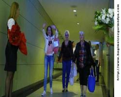 Rusya'dan ilk charter'ın yolcuları çiçek ve kokteylle karşılanmış 