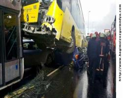 Metrobüs 4-6 aracın üstüne çıktı: Yaralılar var 