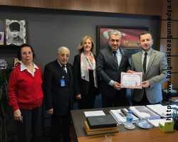 İzmir Kültür ve Dayanışma Derneği Yönetim Kurulu üyeleri TBMM’ye gerçekleştirdikleri ziyarette İzmir