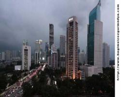 Endonezya su altına batmakta olan başkentini taşıma kararı aldı