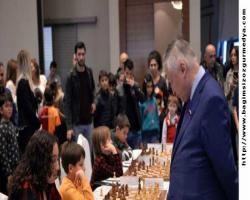 Böyleleri de var! 12 yaşındaki satranç sporcusu, Rus Büyük Usta Karpov ile berabere kaldı...
